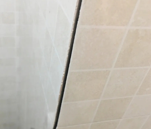 定远瓷砖空鼓维修公司分享阳台瓷砖脱落的修复过程可以分为以下几个步骤