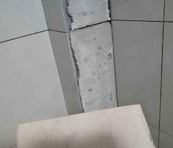定远瓷砖空鼓维修公司分享下厨房瓷砖脱落的补救措施。